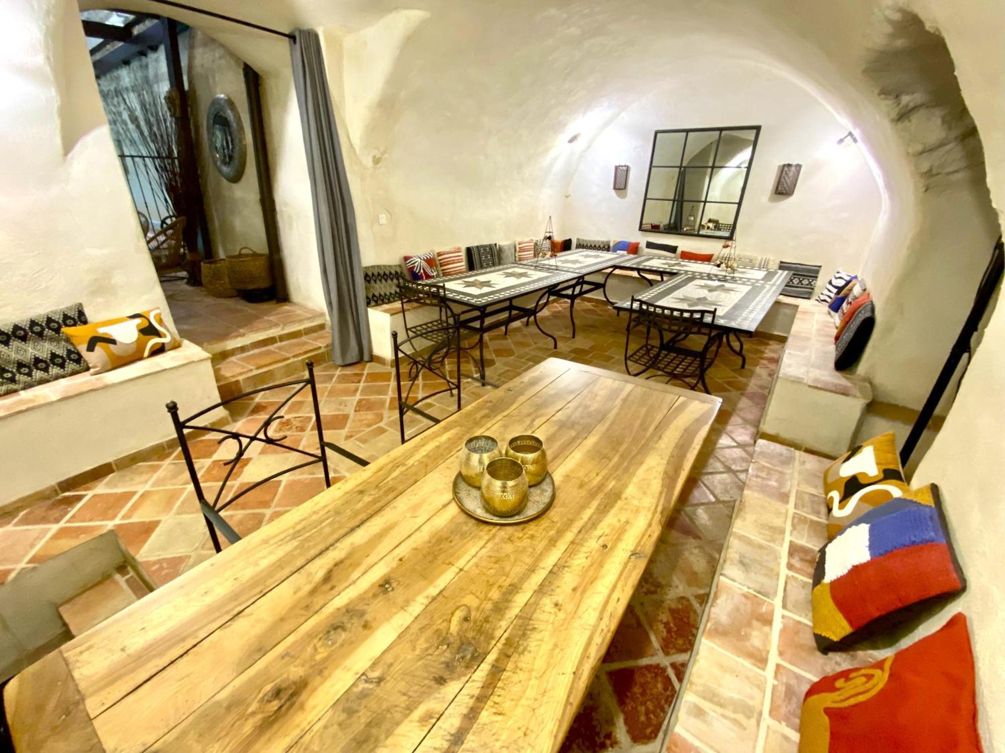 Gite De Groupe 9Ch Ou 3 Gites Independants De 3Ch - Patio Et Piscine Interieure Chauffee Toute L'Annee Vallon-Pont-dʼArc Dış mekan fotoğraf